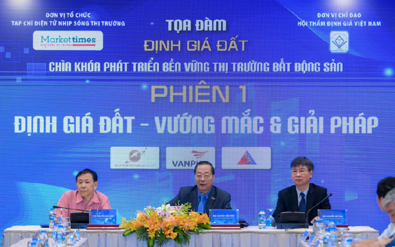 Đặc biệt, phiên thảo luận về nhận định và dự báo thị trường bất động sản năm 2026 đã mang đến nhiều thông tin đáng chú ý
